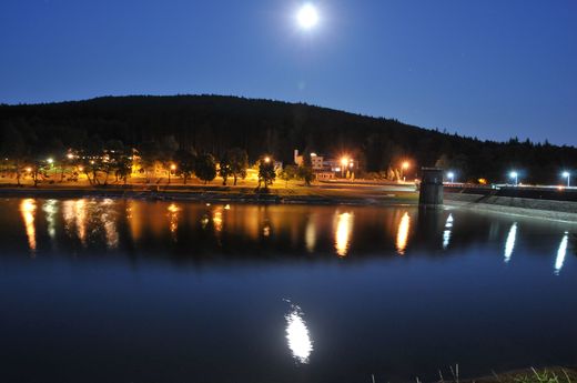 noční Luhačovická přehrada
