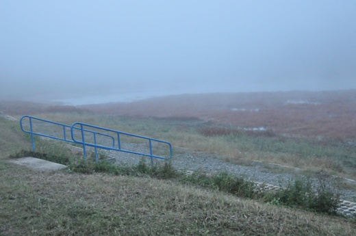 Pozlovská přehrada v mlze