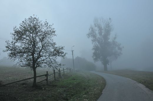 Pozlovská přehrada v mlze